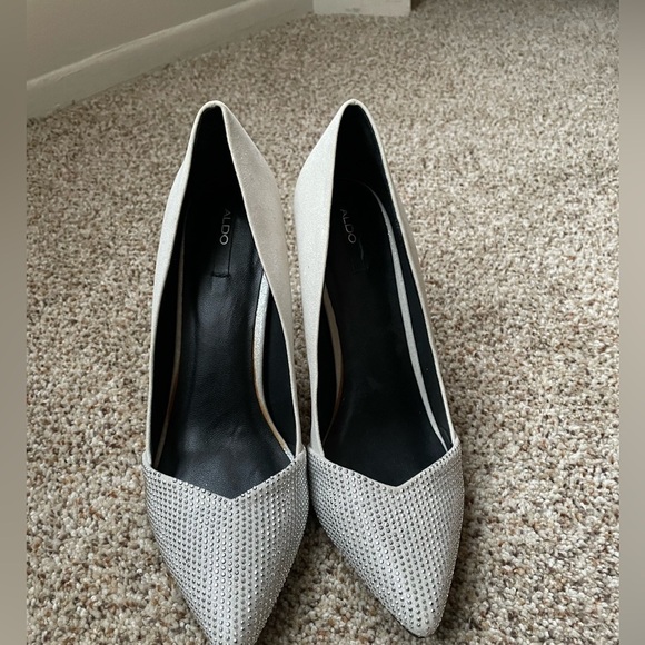 Aldo Silver Shimmer Crystal Cut Studded Formal Heels Size 7.5 Pointed Toe Classy - Picture 3 of 12
